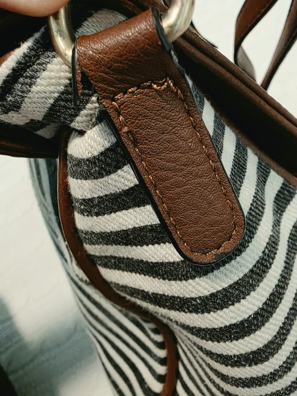 Jen & Co Brown Leather Braided Handle Striped Embroidered Padded Camera Bag Boho